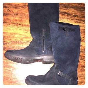 UGG Thomsen Sherpa lined boots size 9.5